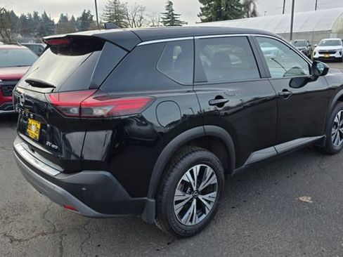 Used 2023 Nissan Rogue SV image 4