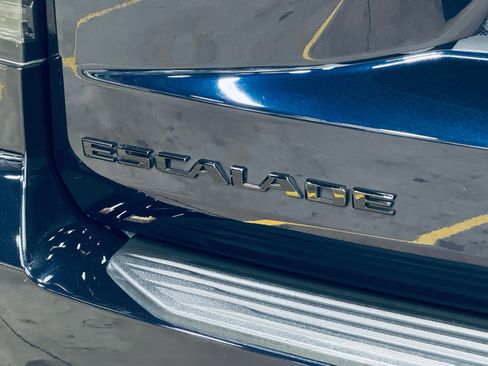Used 2024 Cadillac Escalade ESV Sport Platinum image 25