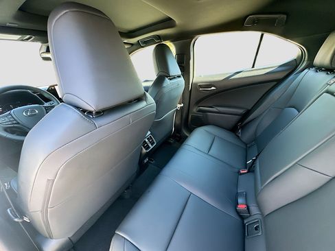 Used 2025 Lexus UX 300h FWD image 25