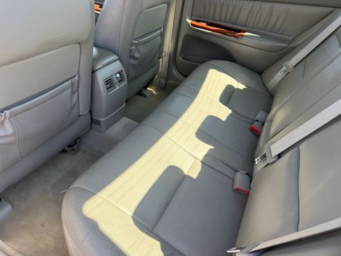 Used 2005 Toyota Camry XLE w/ XLE Premium Plus Pkg FWD image 10