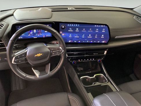 Used 2025 Chevrolet Traverse LT FWD image 31