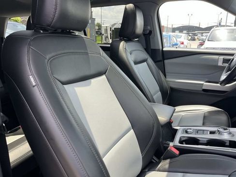 Used 2023 Ford Explorer XLT w/ Equipment Group 202A AWD/4WD image 31