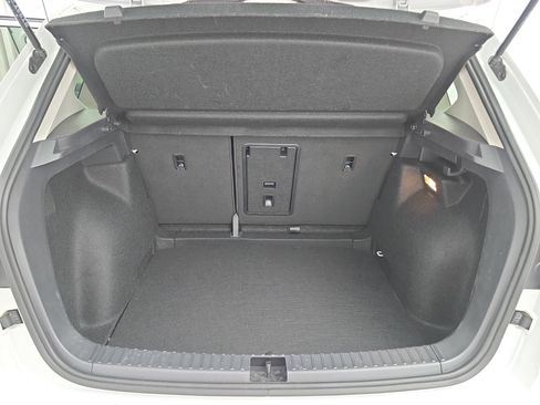 Certified 2023 Volkswagen Taos SE FWD image 12