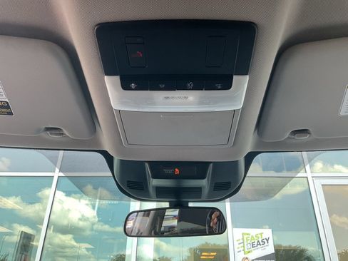 Used 2025 Nissan Rogue SV FWD image 15