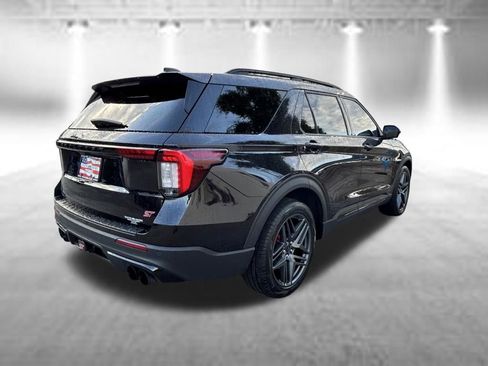 Certified 2025 Ford Explorer ST AWD/4WD image 4