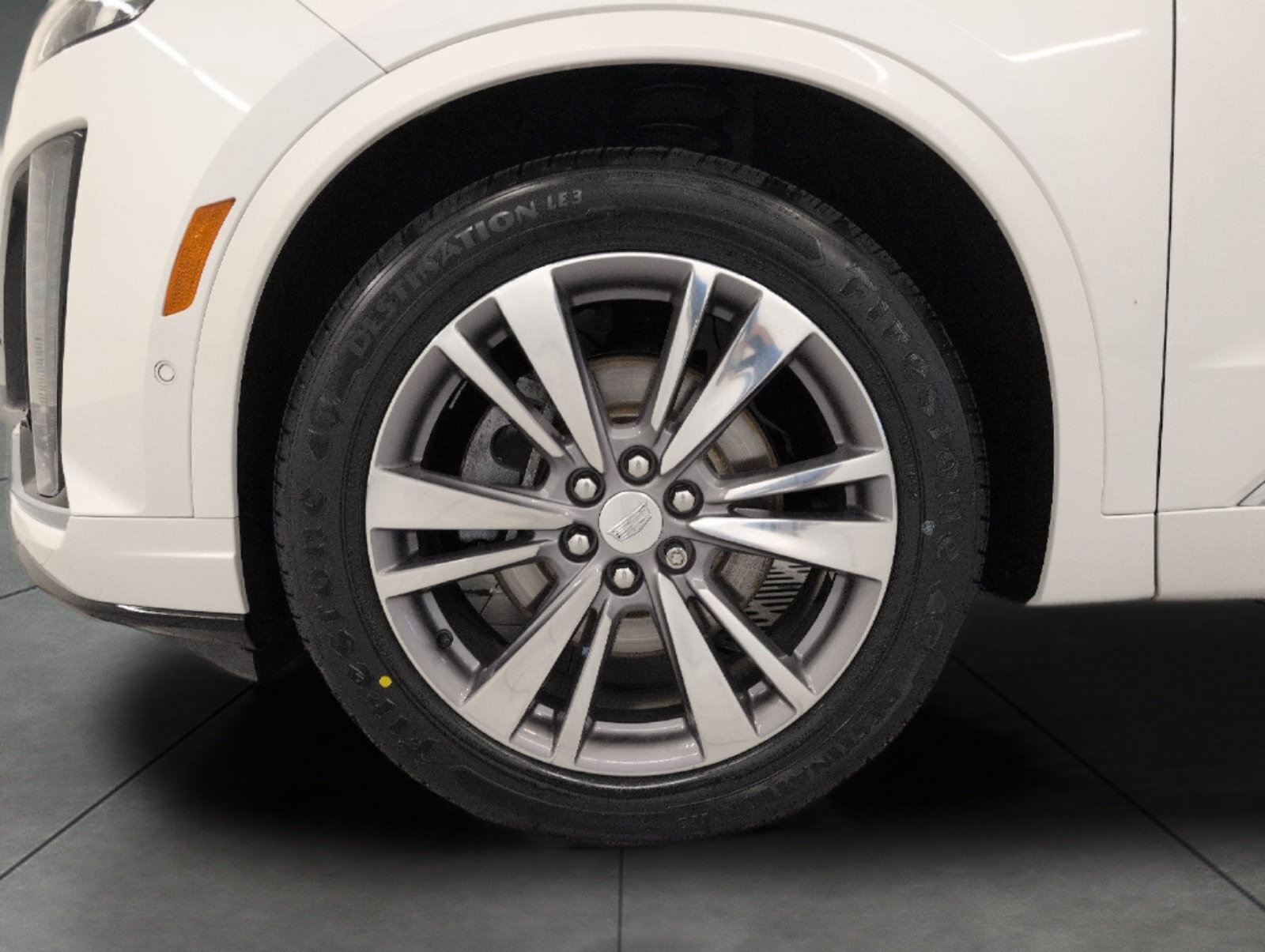 Used 2020 Cadillac XT6 Premium Luxury w/ Platinum Package AWD/4WD image 3