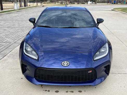 Used 2023 Toyota GR86 Premium image 3