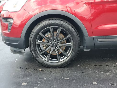 Used 2018 Ford Explorer XLT w/ Equipment Group 202A image 9