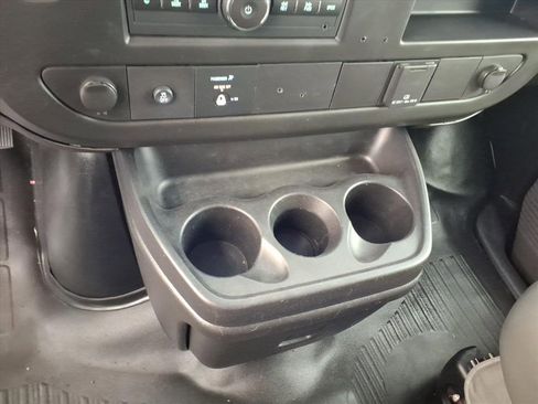 Used 2015 GMC Savana 2500 image 27