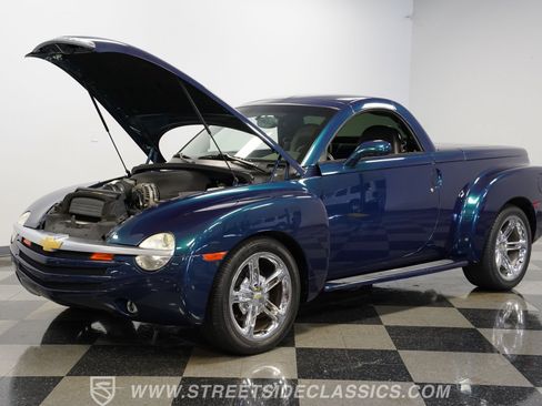 Used 2005 Chevrolet SSR w/ Preferred Equipment Group RWD image 32