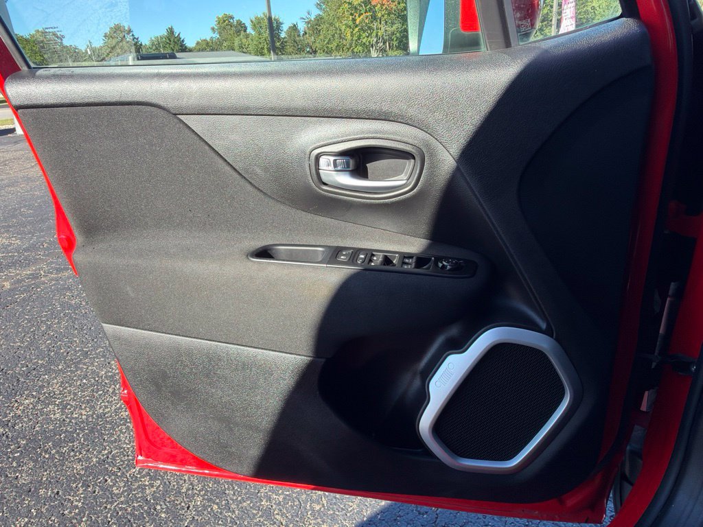 Used 2021 Jeep Renegade Latitude w/ Convenience Group FWD image 35