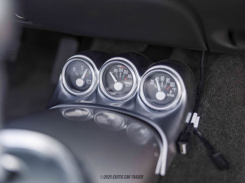 Used 2005 Chevrolet SSR w/ Preferred Equipment Group image 30