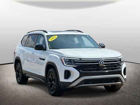 Used 2025 Volkswagen Atlas Peak Edition SE AWD/4WD image 6