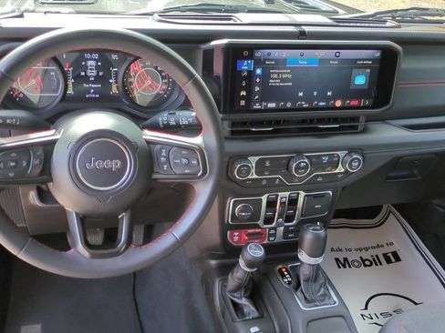 Used 2024 Jeep Wrangler Unlimited Rubicon AWD/4WD image 15