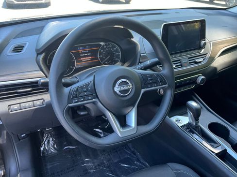 Used 2025 Nissan Altima 2.5 SV FWD image 28