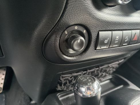 Used 2015 Jeep Wrangler Unlimited Rubicon AWD/4WD image 29