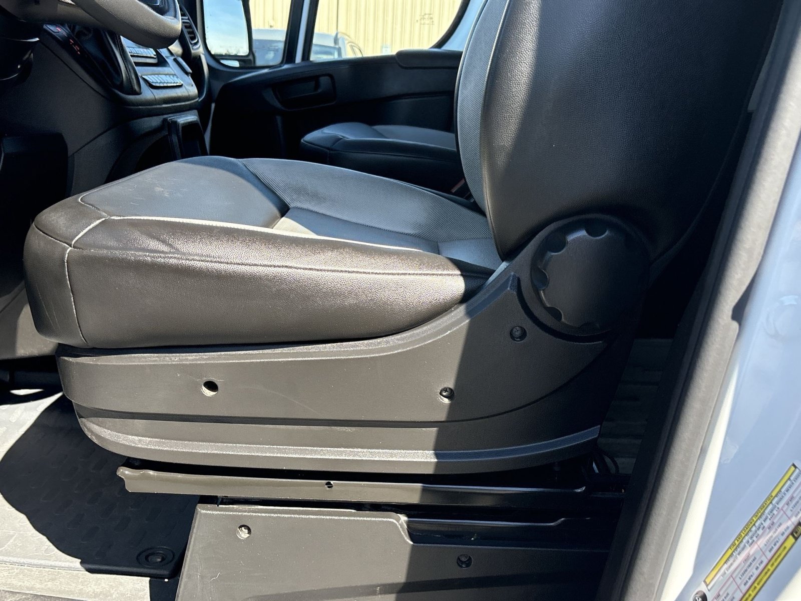 Used 2025 RAM ProMaster 3500 w/ Convenience Group FWD image 11