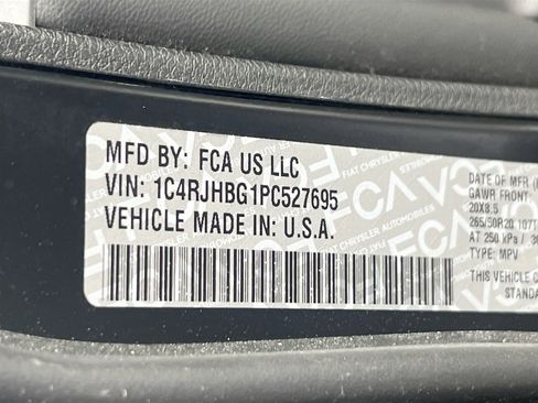 Used 2023 Jeep Grand Cherokee Limited AWD/4WD image 31