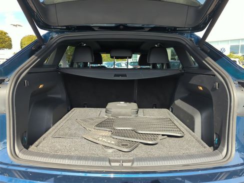 Used 2020 Volkswagen Atlas Cross Sport SE image 19