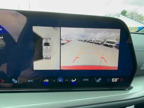 Used 2026 Chevrolet Traverse LT w/ Driver Confidence Package AWD/4WD image 9