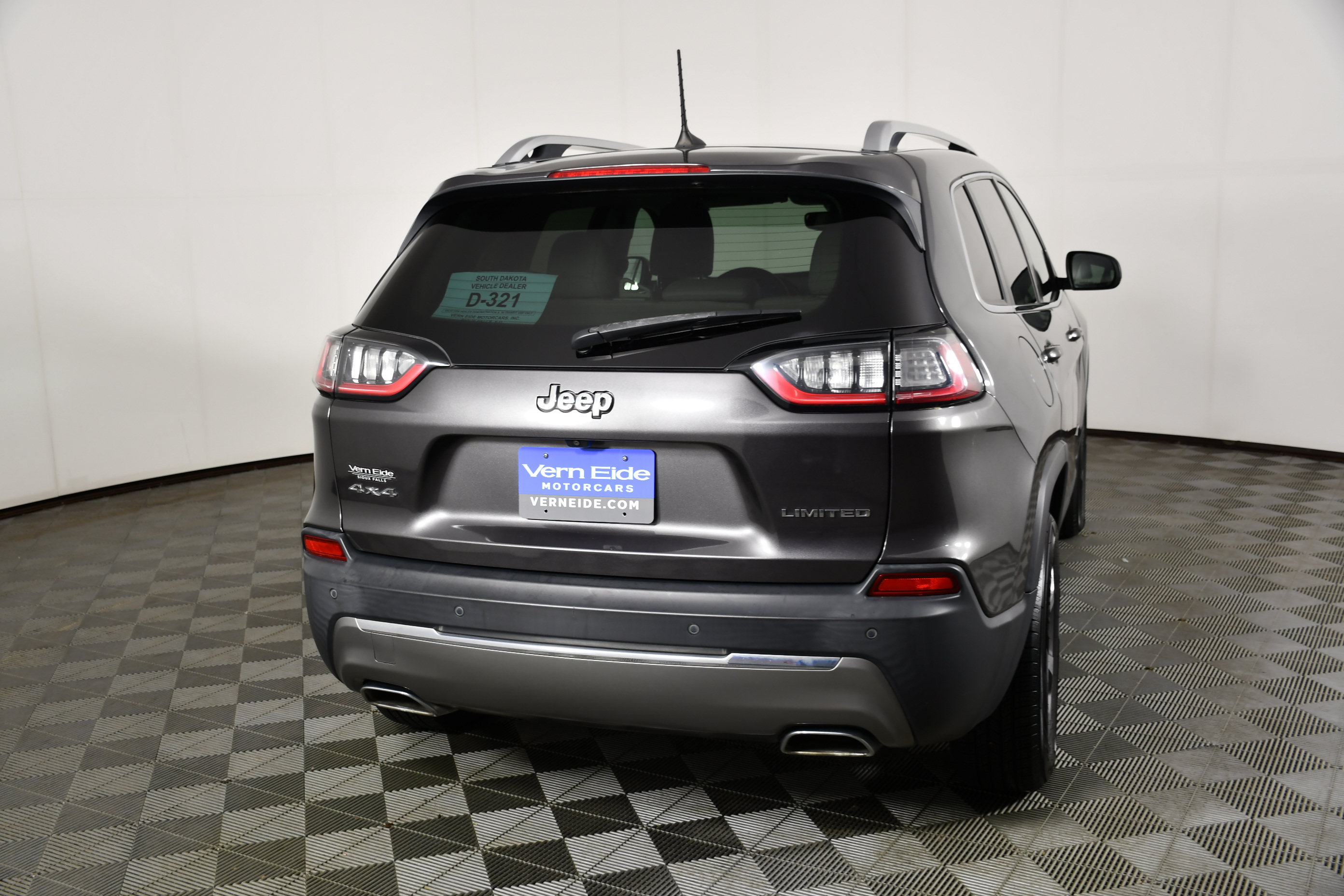 Used 2020 Jeep Cherokee Limited AWD/4WD image 7