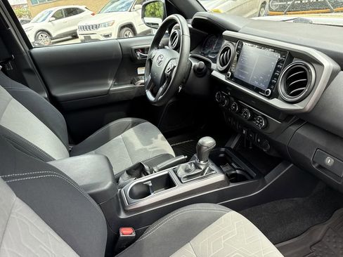 Used 2020 Toyota Tacoma TRD Off-Road w/ Technology Package image 29