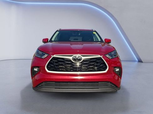 Used 2023 Toyota Highlander XLE FWD image 9