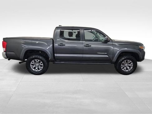 Used 2016 Toyota Tacoma SR5 image 8