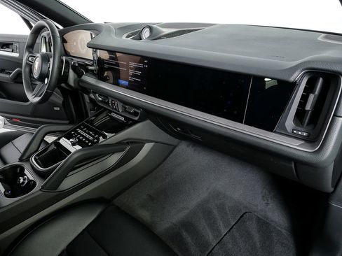 New 2026 Porsche Cayenne image 28