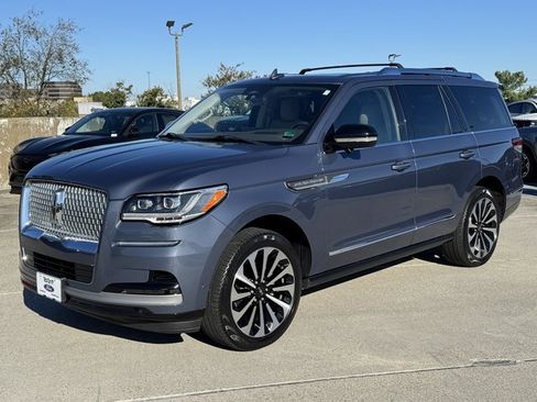 Used 2022 Lincoln Navigator Reserve image 12