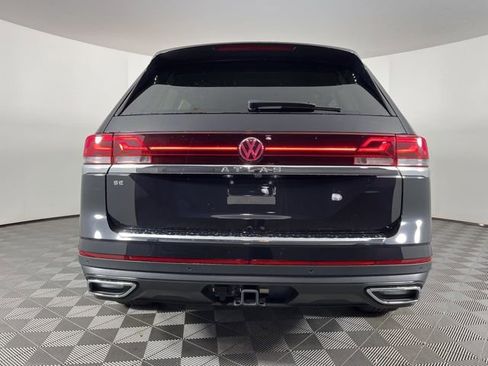 Used 2024 Volkswagen Atlas SE w/ Black Wheel Package image 8
