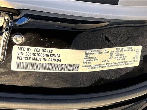 Used 2024 Chrysler Pacifica Limited FWD image 33
