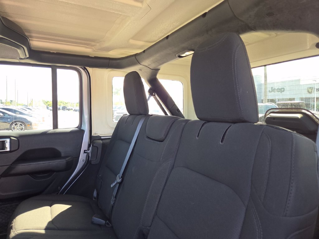 Used 2019 Jeep Wrangler Unlimited Sahara AWD/4WD image 22