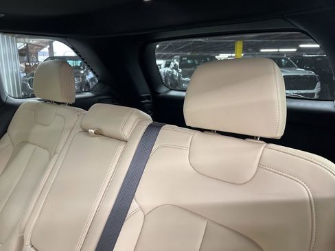 Used 2025 Jeep Grand Cherokee Limited w/ Trailer Tow Package image 10