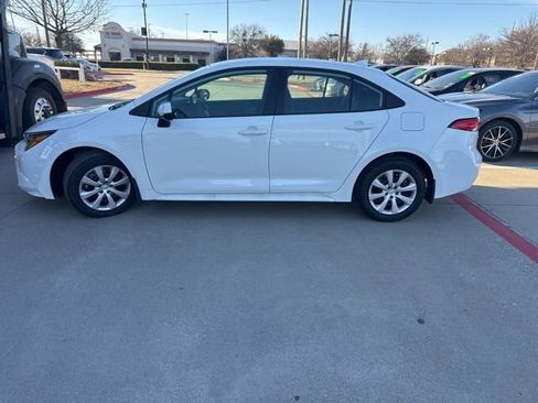 Used 2025 Toyota Corolla LE image 6