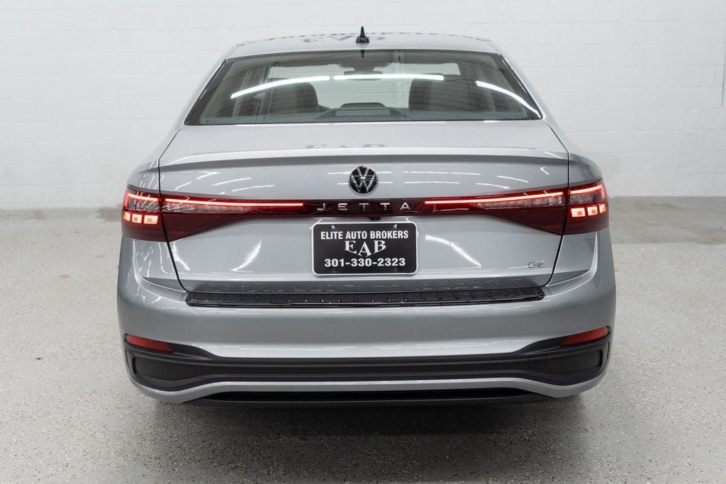 Used 2025 Volkswagen Jetta SE w/ Black Wheel Package FWD image 4