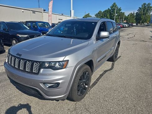 Used 2018 Jeep Grand Cherokee Altitude AWD/4WD image 7