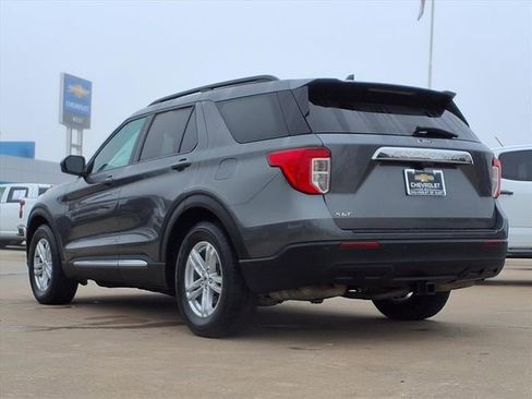 Used 2022 Ford Explorer XLT image 7