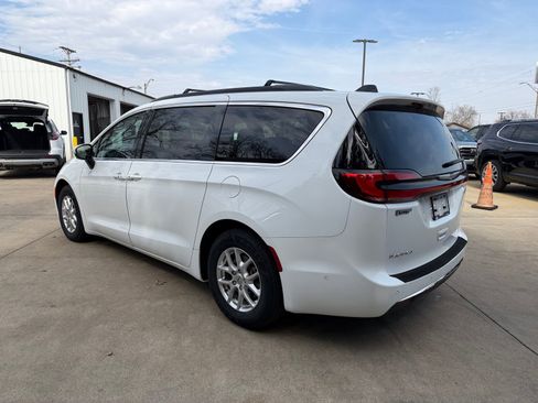 Used 2023 Chrysler Pacifica Touring-L image 28