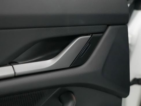 Used 2025 Porsche Taycan image 16