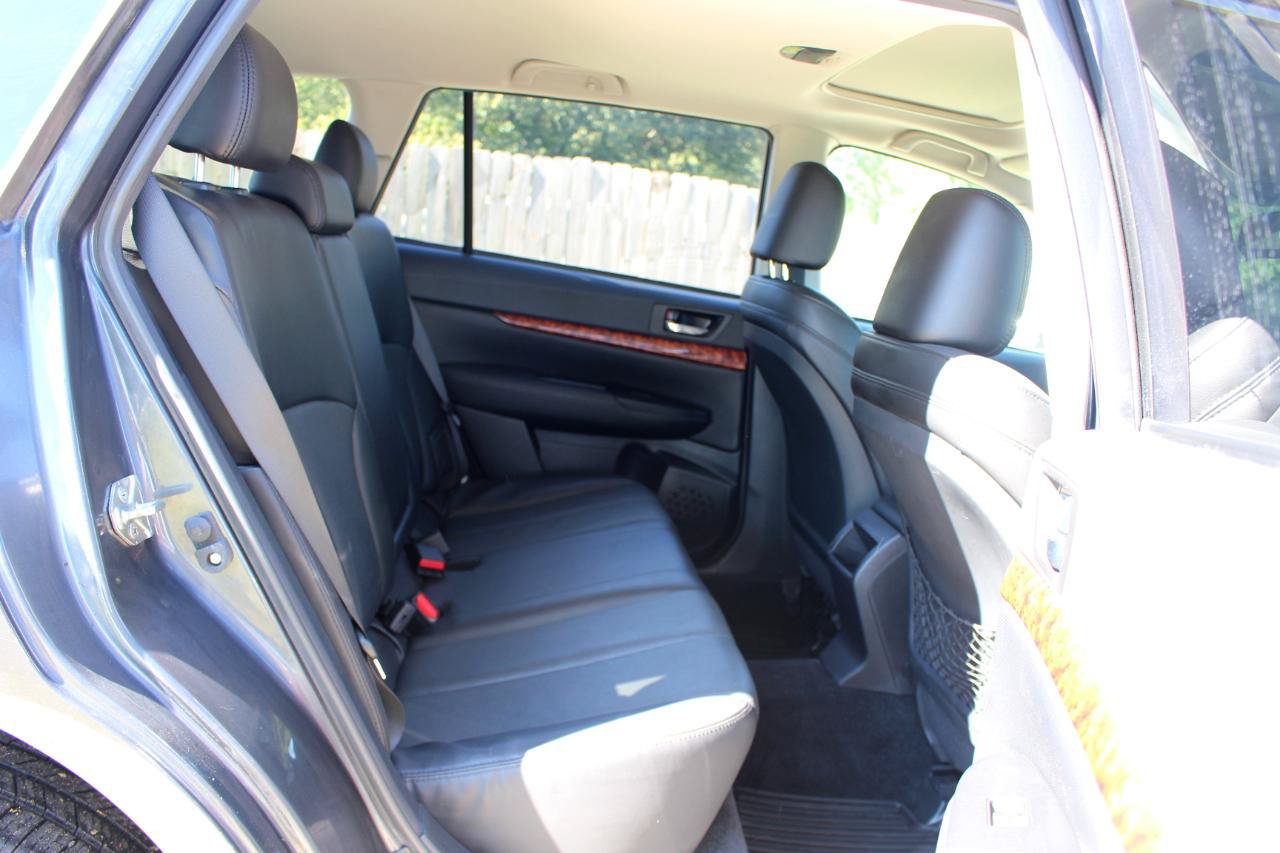 Used 2011 Subaru Outback 2.5i Limited AWD/4WD image 32