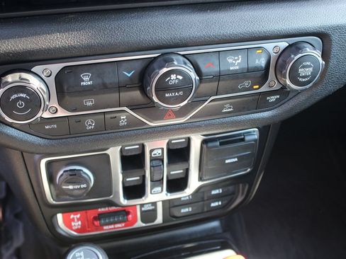 Used 2025 Jeep Wrangler Unlimited Sport AWD/4WD image 17