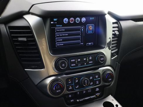 Used 2019 Chevrolet Tahoe 2WD w/ Enhanced Driver Alert Package image 20