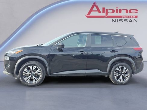 Used 2023 Nissan Rogue SV image 2