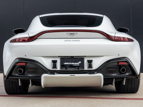 Used 2019 Aston Martin V8 Vantage Base image 7