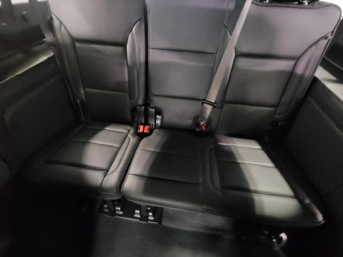Used 2025 GMC Yukon XL Denali AWD/4WD image 23
