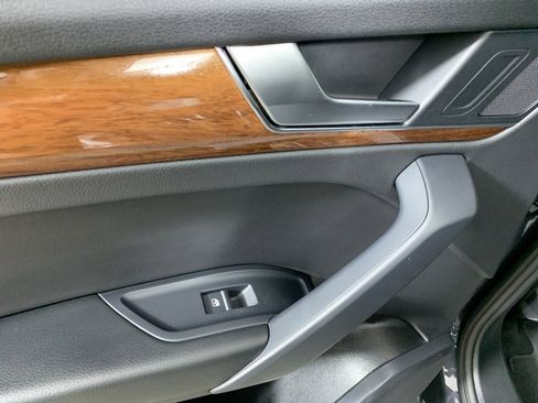 Used 2023 Audi Q5 2.0T Premium w/ Convenience Package image 32