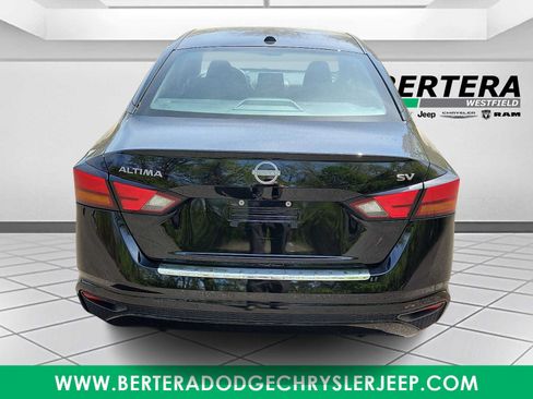 Used 2023 Nissan Altima 2.5 SV FWD image 5