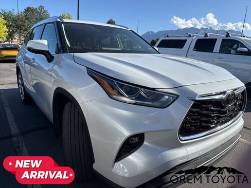 Used 2025 Toyota Highlander Limited AWD/4WD image 6