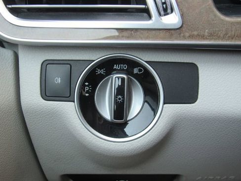 Used 2014 Mercedes-Benz E 350 Sedan image 35